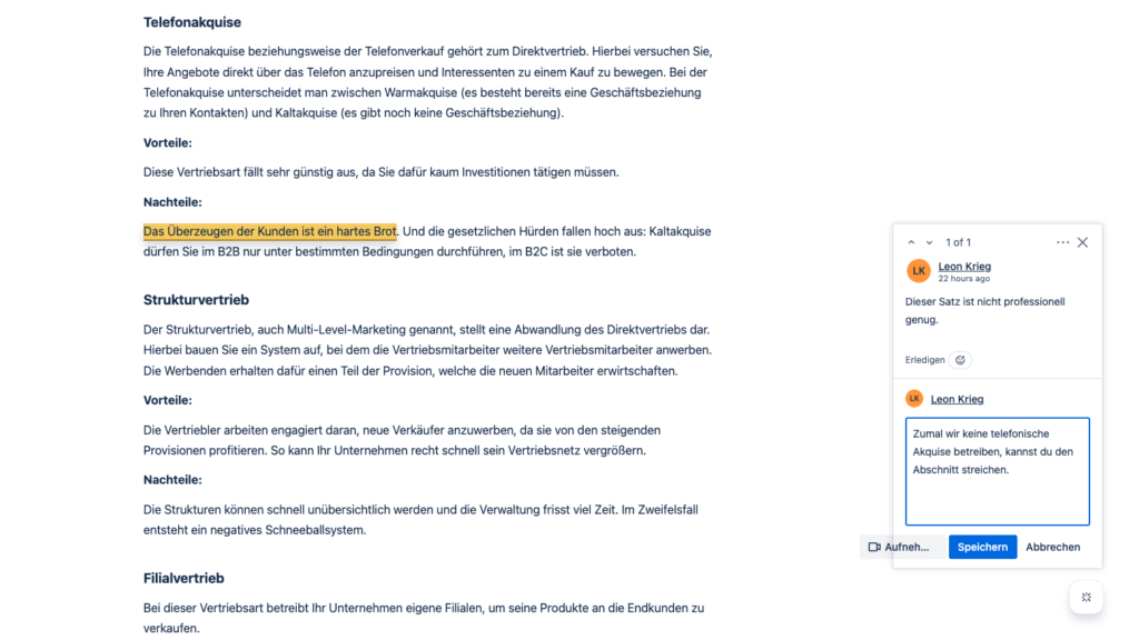 Screenshot einer Confluence Seite die Vor- und Nachteile von Beispielaspekten wie Telefonakquise und Strukturvertrieb aufzeigt. Bei den Nachteilen der Telefonakquise ist der erste Satz markiert und in einem kleinen Pop-Up-Fenster rechts steht der Kommentar "Dieser Satz ist nicht professionell genug." darunter befindet sich ein Textfeld, in dem steht "Zumal wir keine telefonische Akquise betreiben, kannst du den Abschnitt streichen"
Darunter befinden sich Buttons für eine Videoaufnahme, Speichern und Abbrechen