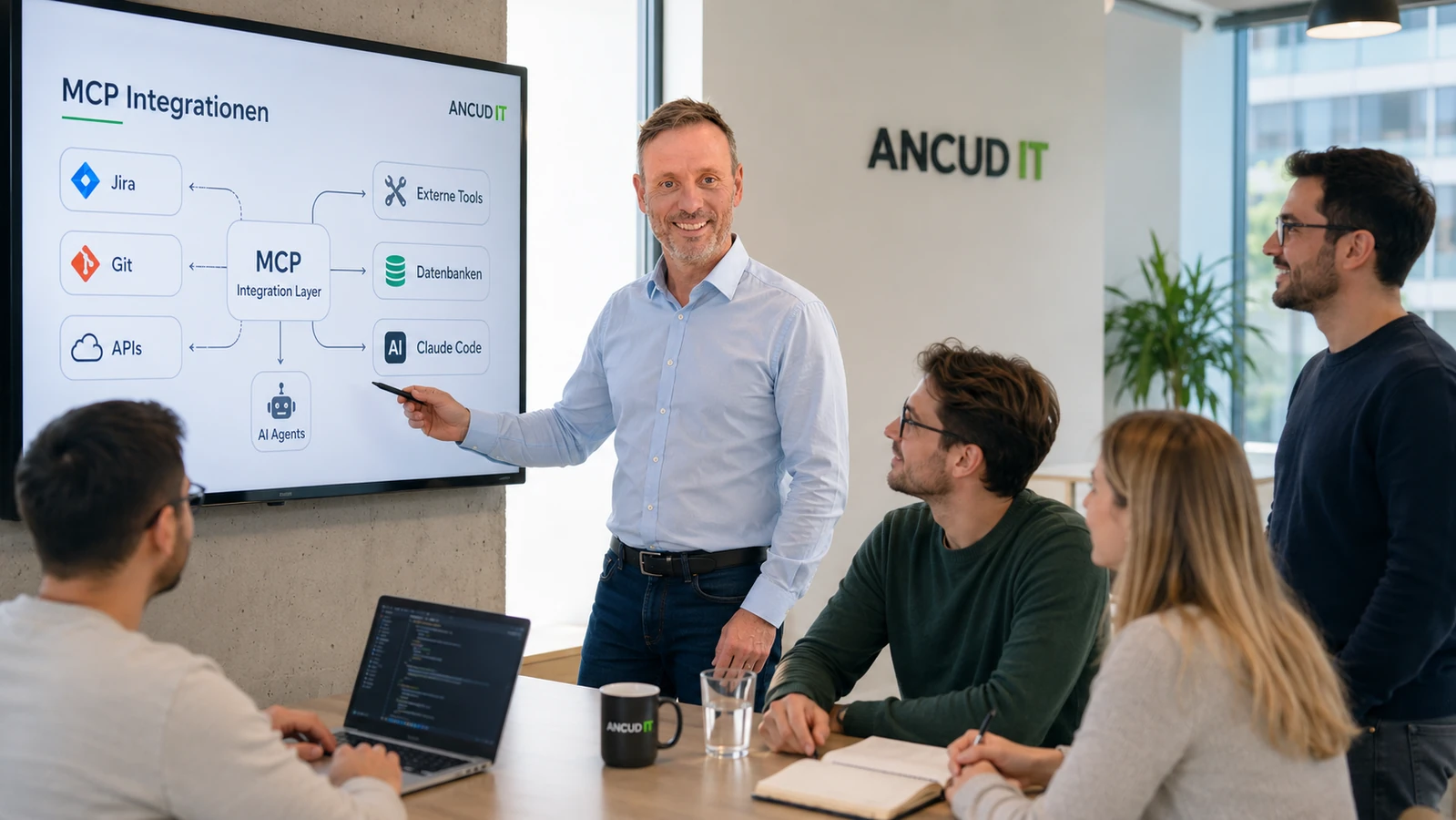 ANCUD-IT-Experte erklärt dem Entwicklungsteam sichere MCP-Integrationen